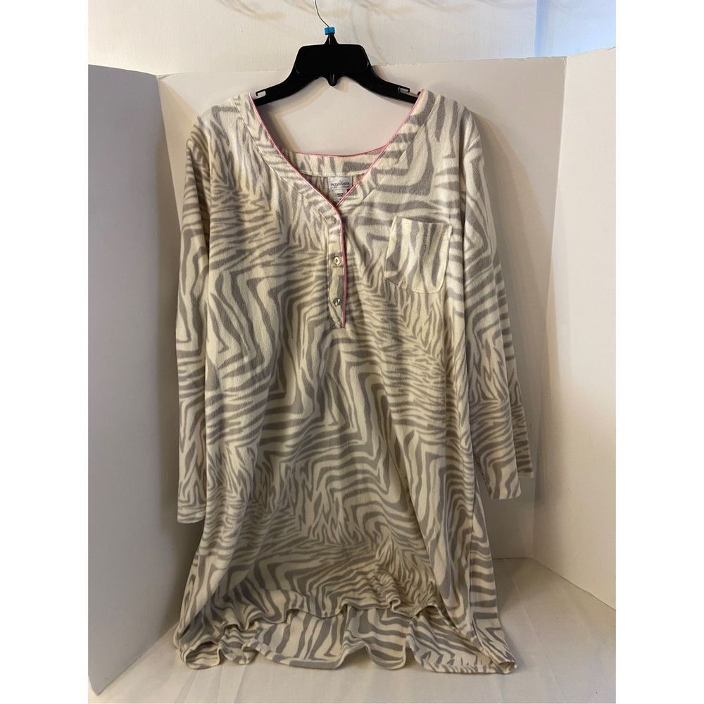 Jaclyn Smith 2x animal print‎ pajamas fleece gown new rn# 42000